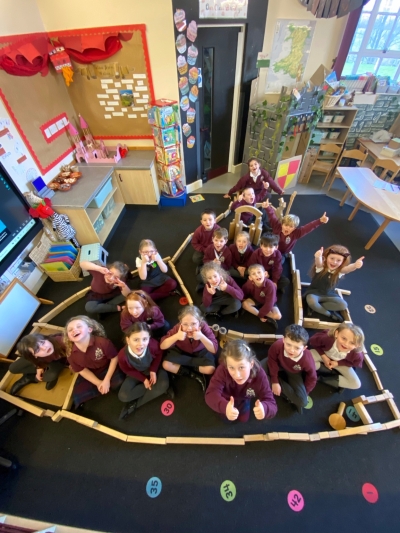 Dosbarth 2 building Castles